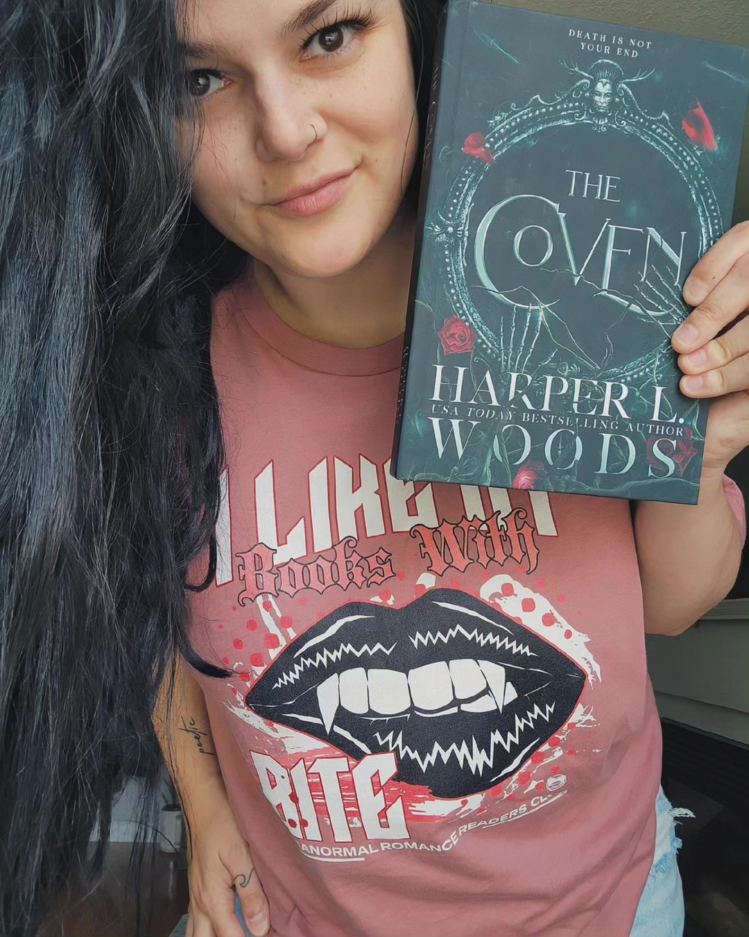 I Like My Books With Bite Unisex T-Shirt